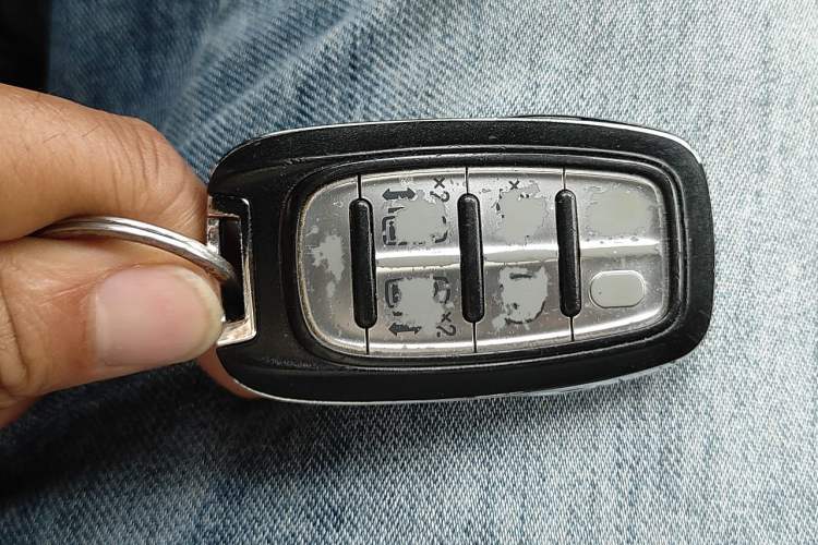 Used Chrysler Grand Voyager 2017 3.6L Premium Edition Vehicle Key