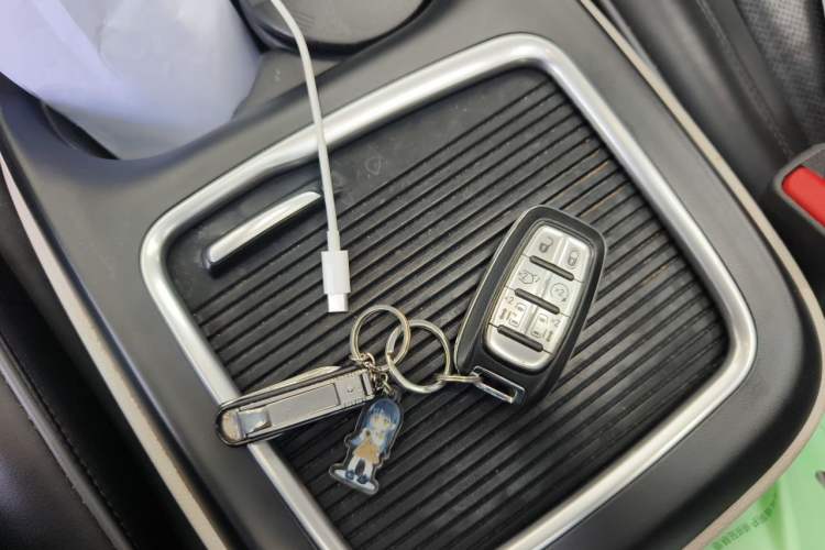 Used Chrysler Grand Voyager 2017 3.6L Premium Edition Vehicle Key