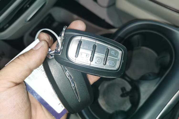 Used Chrysler Grand Voyager 2017 3.6L Premium Edition Vehicle Key