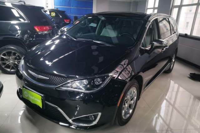 Used Chrysler Grand Voyager 2017 3.6L Premium Edition