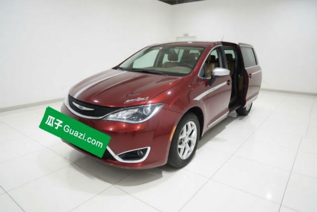 Used Chrysler Grand Voyager 2017 3.6L Premium Edition