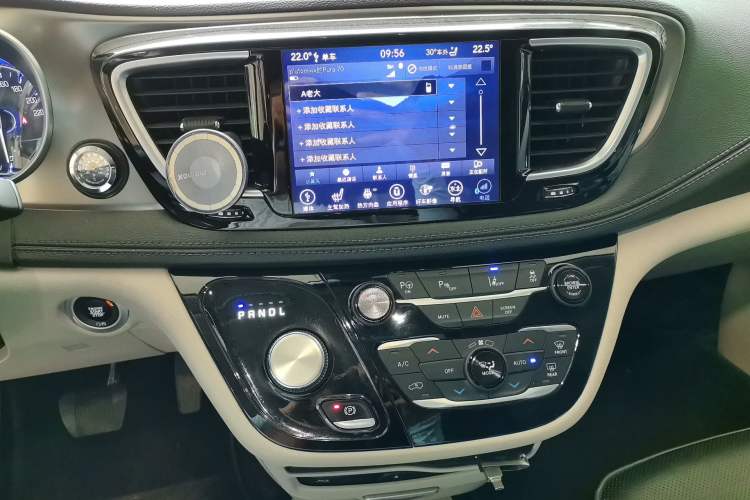 Used Chrysler Grand Voyager 2017 3.6L Premium Edition Audio And AC Panel