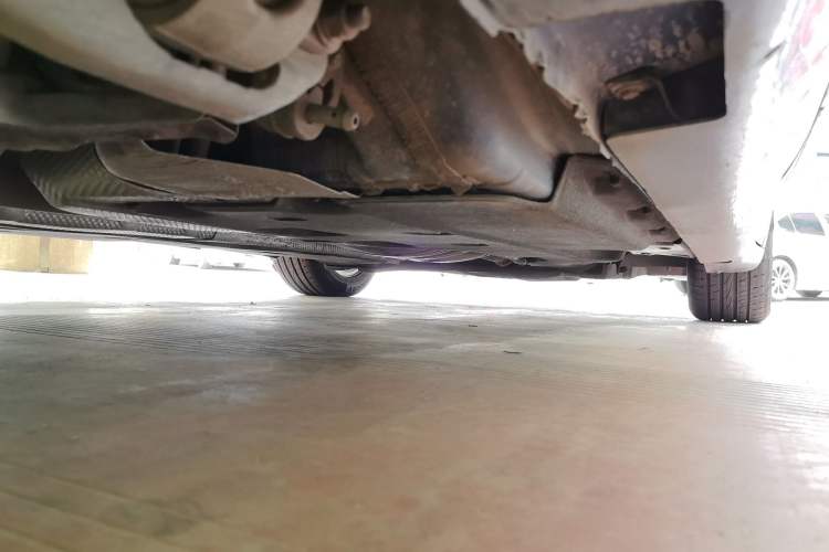 Used Chrysler Grand Voyager 2017 3.6L Premium Edition Chassis Rear Right
