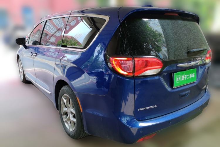Used Chrysler Grand Voyager 2017 3.6L Premium Edition Rear Left 45 Deg