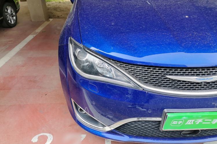 Used Chrysler Grand Voyager 2017 3.6L Premium Edition Right Front Headlight