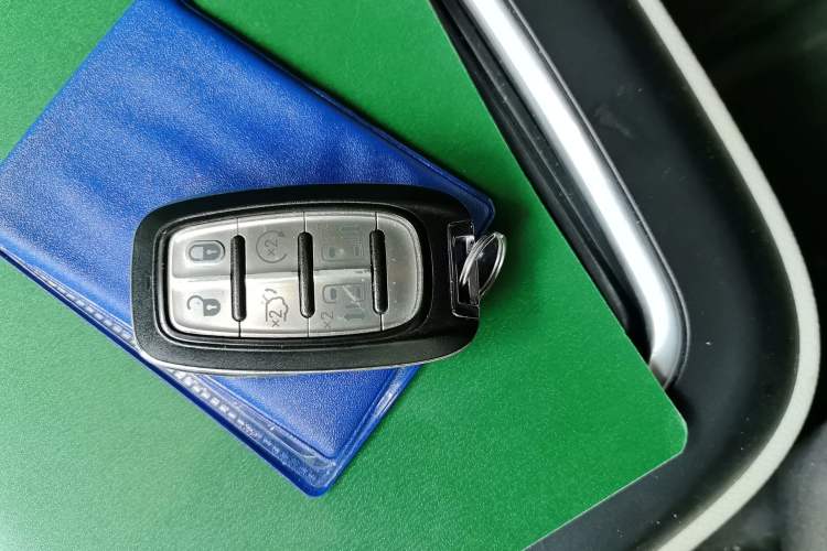 Used Chrysler Grand Voyager 2017 3.6L Premium Edition Vehicle Key
