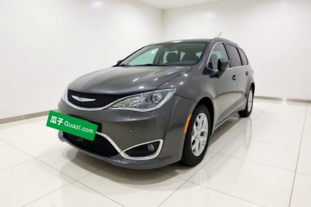 Used Chrysler Grand Voyager 2017 3.6L Premium Edition