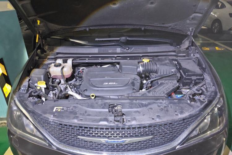 Used Chrysler Grand Voyager 2017 3.6L Premium Edition Engine Bay