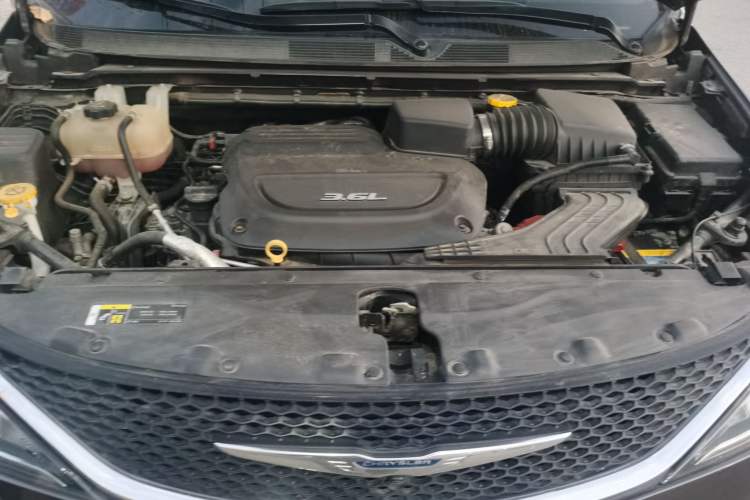 Used Chrysler Grand Voyager 2017 3.6L Premium Edition Engine Bay