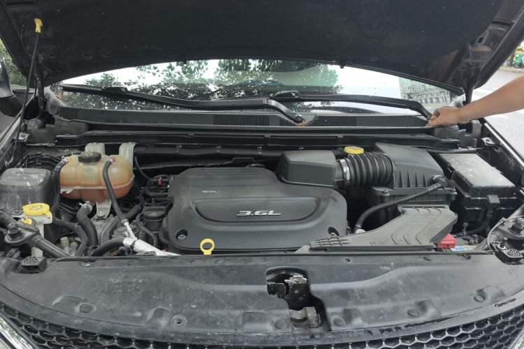 Used Chrysler Grand Voyager 2017 3.6L Premium Edition Engine Bay