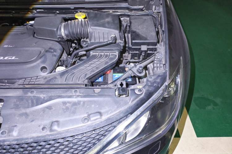Used Chrysler Grand Voyager 2017 3.6L Premium Edition Engine Bay Left