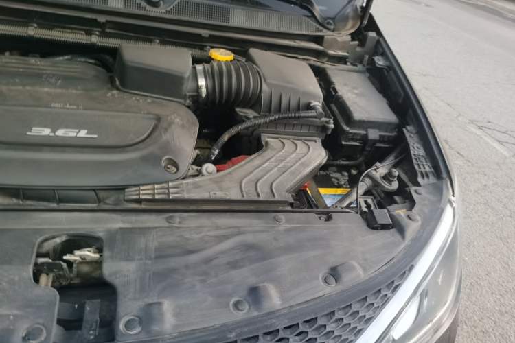 Used Chrysler Grand Voyager 2017 3.6L Premium Edition Engine Bay Left