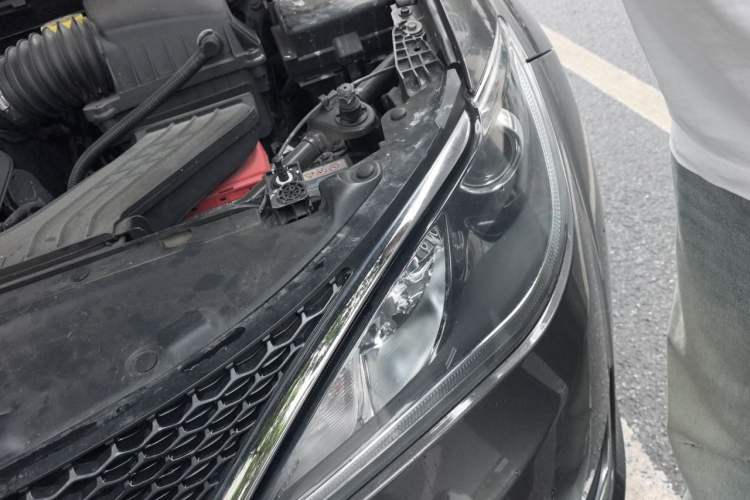 Used Chrysler Grand Voyager 2017 3.6L Premium Edition Engine Bay Left
