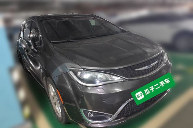 Used Chrysler Grand Voyager 2017 3.6L Premium Edition Front Right 45 Deg