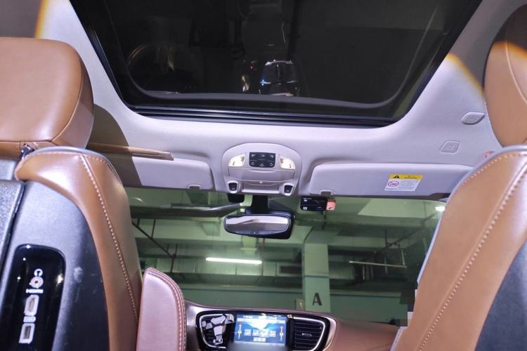 Used Chrysler Grand Voyager 2017 3.6L Premium Edition Headliner