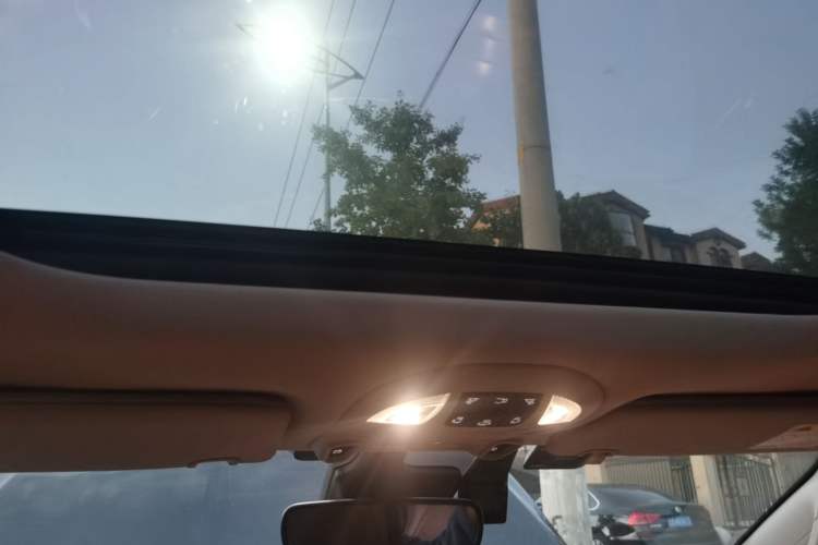Used Chrysler Grand Voyager 2017 3.6L Premium Edition Headliner