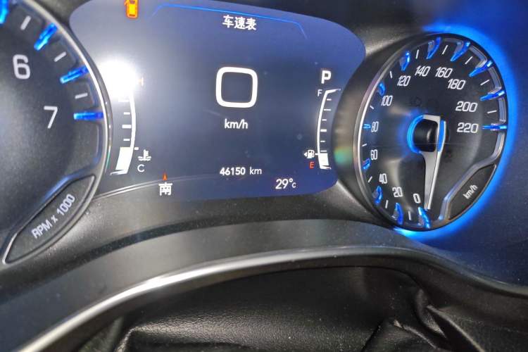 Used Chrysler Grand Voyager 2017 3.6L Premium Edition Odometer Close Up