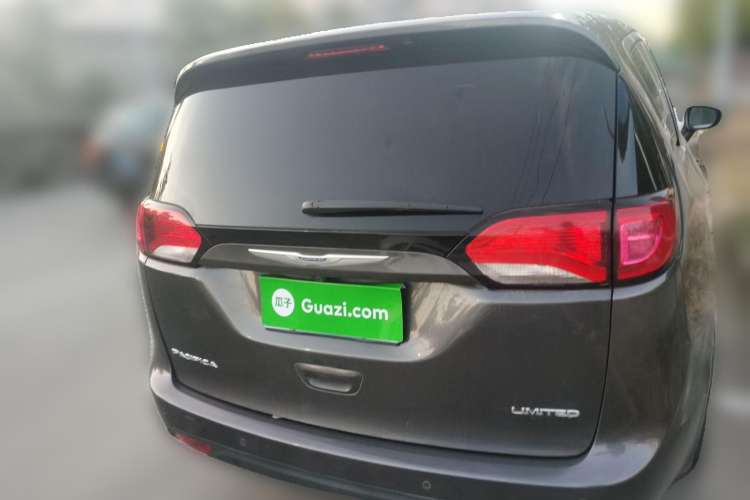 Used Chrysler Grand Voyager 2017 3.6L Premium Edition Rear
