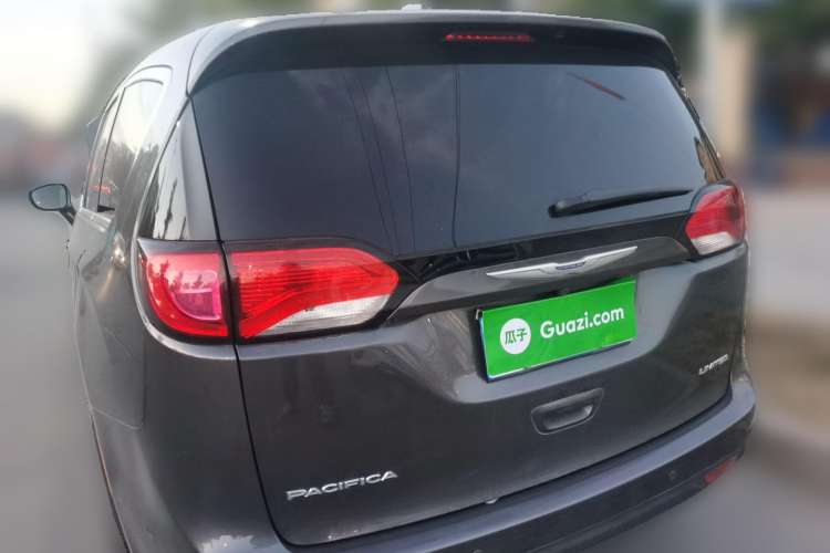 Used Chrysler Grand Voyager 2017 3.6L Premium Edition Rear Left 45 Deg