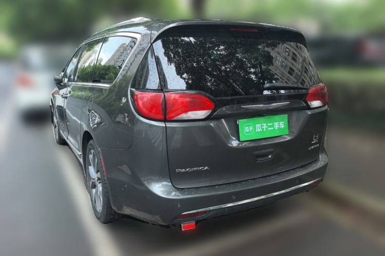 Used Chrysler Grand Voyager 2017 3.6L Premium Edition Rear Left 45 Deg