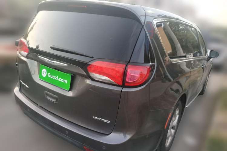 Used Chrysler Grand Voyager 2017 3.6L Premium Edition Rear Right 45 Deg
