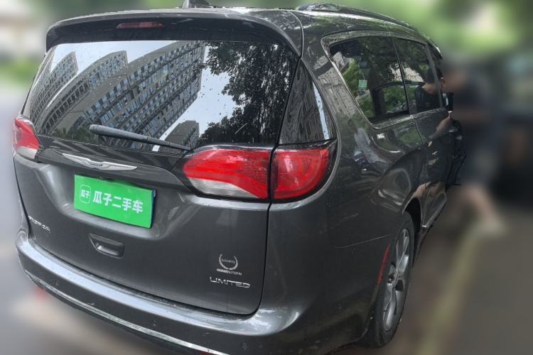 Used Chrysler Grand Voyager 2017 3.6L Premium Edition Rear Right 45 Deg