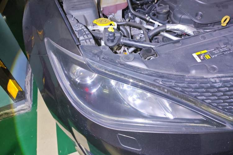 Used Chrysler Grand Voyager 2017 3.6L Premium Edition Right Front Headlight
