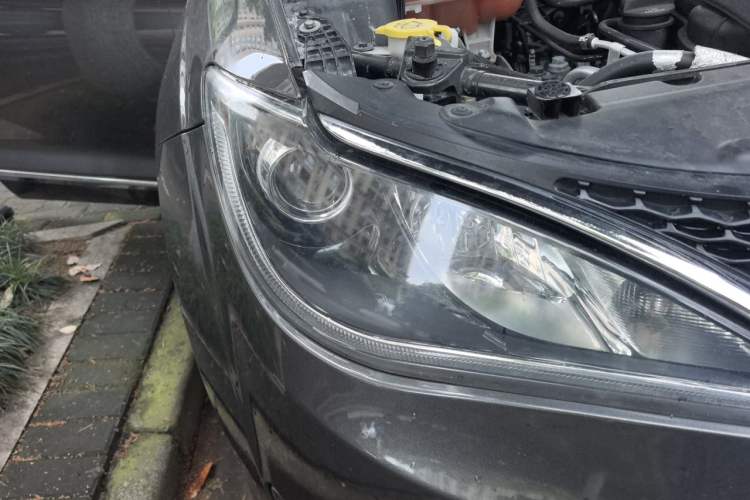 Used Chrysler Grand Voyager 2017 3.6L Premium Edition Right Front Headlight