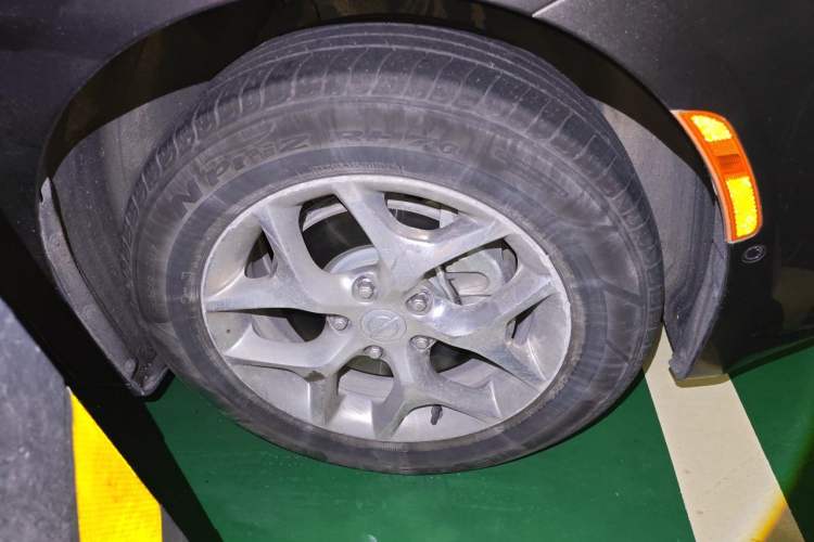 Used Chrysler Grand Voyager 2017 3.6L Premium Edition Right Front Wheel Hub