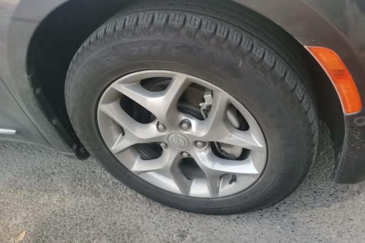 Used Chrysler Grand Voyager 2017 3.6L Premium Edition Right Front Wheel Hub