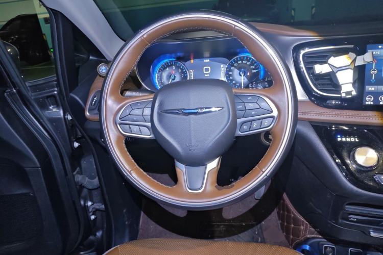 Used Chrysler Grand Voyager 2017 3.6L Premium Edition Steering Wheel