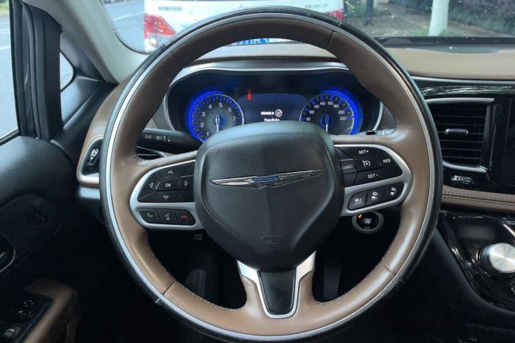 Used Chrysler Grand Voyager 2017 3.6L Premium Edition Steering Wheel