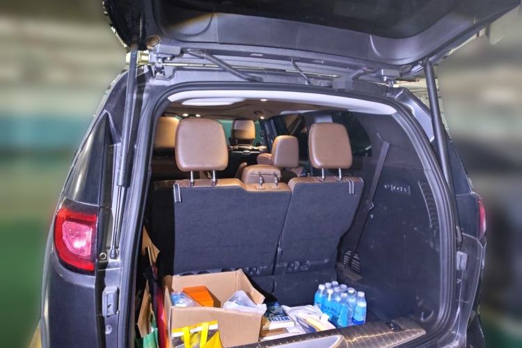 Used Chrysler Grand Voyager 2017 3.6L Premium Edition Trunk