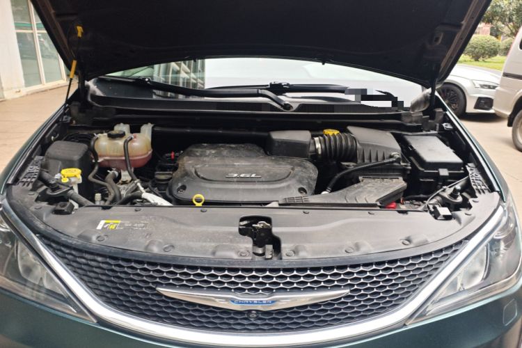 Used Chrysler Grand Voyager 2017 3.6L Premium Edition Engine Bay