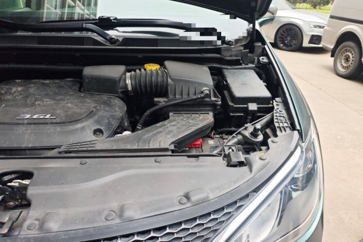 Used Chrysler Grand Voyager 2017 3.6L Premium Edition Engine Bay Left