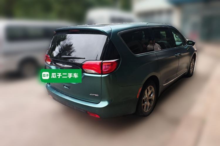 Used Chrysler Grand Voyager 2017 3.6L Premium Edition Rear Right 45 Deg