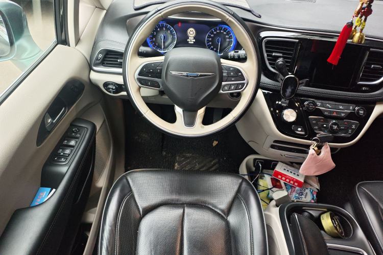 Used Chrysler Grand Voyager 2017 3.6L Premium Edition Steering Wheel