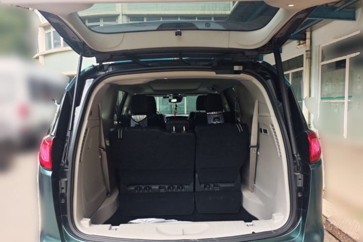 Used Chrysler Grand Voyager 2017 3.6L Premium Edition Trunk