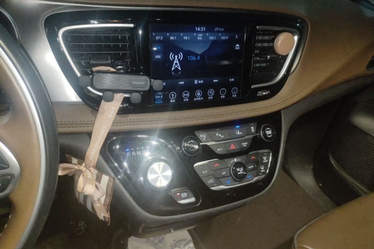 Used Chrysler Grand Voyager 2017 3.6L Premium Edition Audio And AC Panel