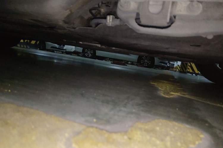 Used Chrysler Grand Voyager 2017 3.6L Premium Edition Chassis Front Right