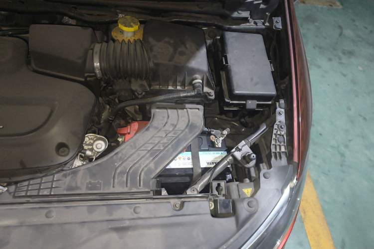 Used Chrysler Grand Voyager 2017 3.6L Premium Edition Engine Bay Left