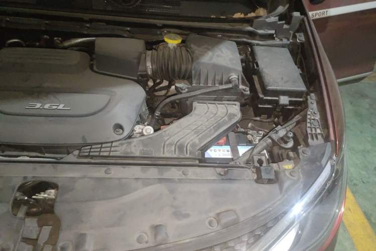 Used Chrysler Grand Voyager 2017 3.6L Premium Edition Engine Bay Left