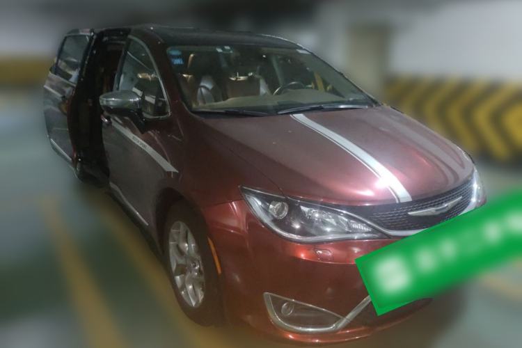 Used Chrysler Grand Voyager 2017 3.6L Premium Edition Front Right 45 Deg