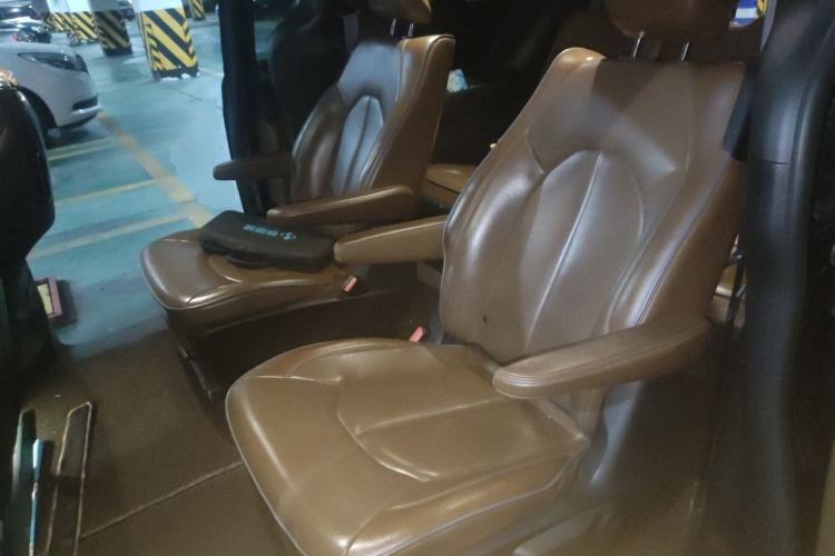 Used Chrysler Grand Voyager 2017 3.6L Premium Edition Left Rear Seat