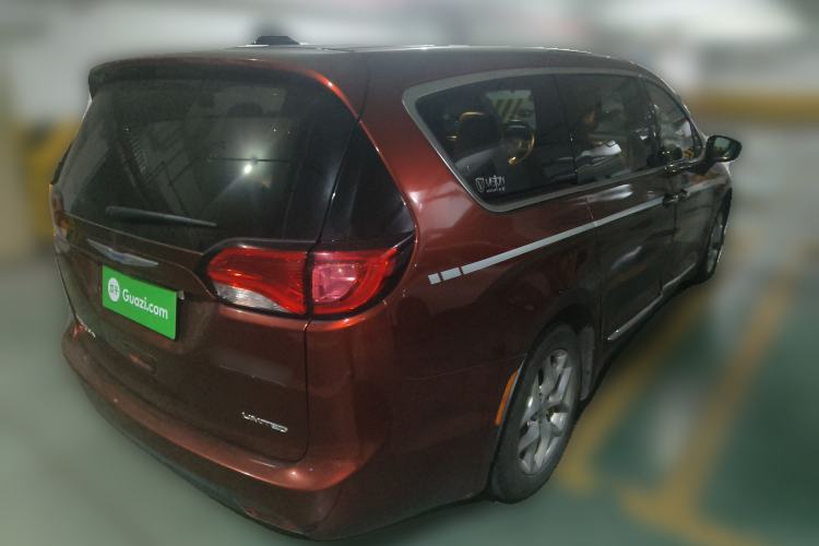 Used Chrysler Grand Voyager 2017 3.6L Premium Edition Rear Right 45 Deg