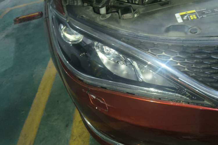Used Chrysler Grand Voyager 2017 3.6L Premium Edition Right Front Headlight