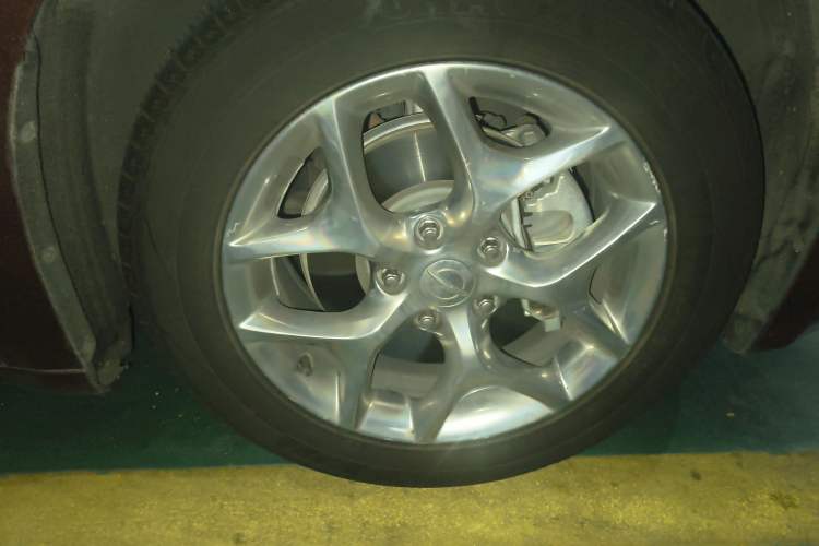 Used Chrysler Grand Voyager 2017 3.6L Premium Edition Right Front Wheel Hub