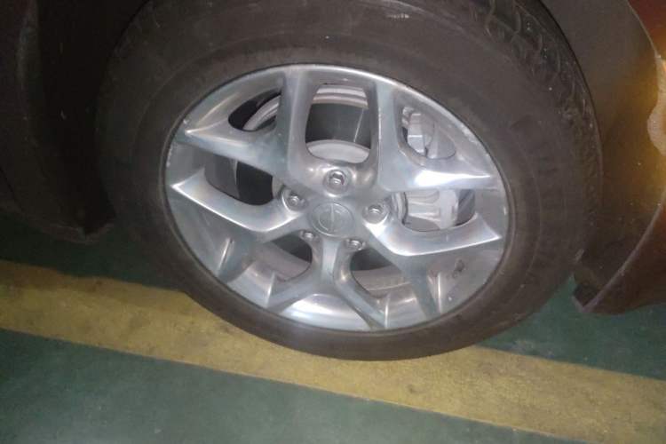 Used Chrysler Grand Voyager 2017 3.6L Premium Edition Right Front Wheel Hub
