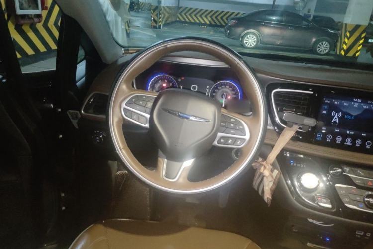 Used Chrysler Grand Voyager 2017 3.6L Premium Edition Steering Wheel