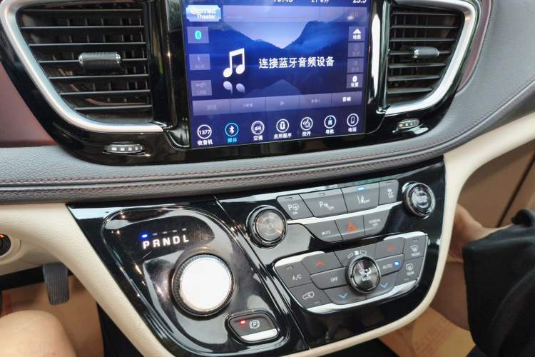 Used Chrysler Grand Voyager 2017 3.6L Premium Edition Audio And AC Panel